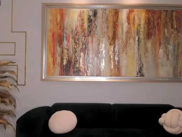 AlinaKravitz — I love dirty people, who likes to take care of a woman like me and make scream with pleasure, i hope you can make alll my sex dreams come true