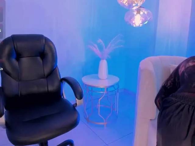 AyshelBrown — Hi everyone, I'm Selene, I hope we can have fun, tell me what you like about my show.