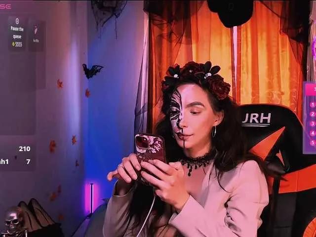 bellaqueen0701 — footfetish, dirtytalks, deep vibration in my pussy, tease my ass, dominative men