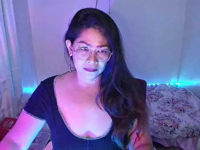 Caramela122 on BongaCams 