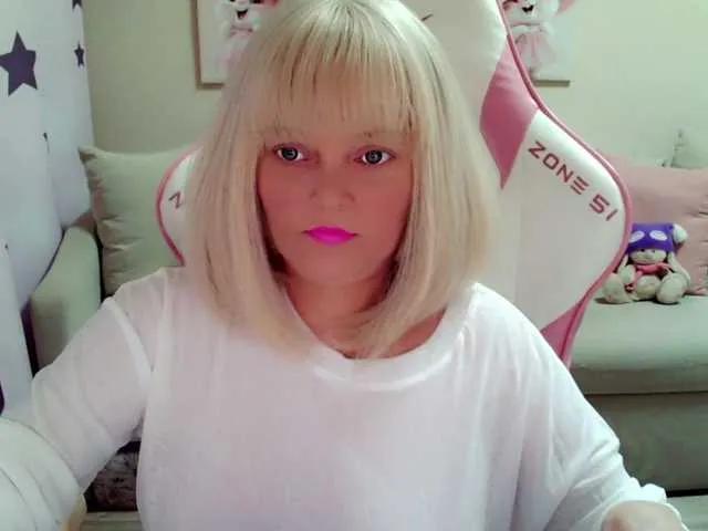 ChristieRoses — I am turned on by confident men who can give pleasure to a girl.