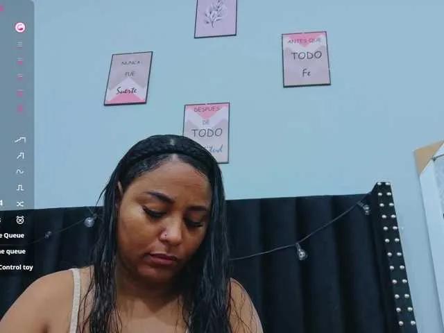 Freechat colombiamommy on BongaCams