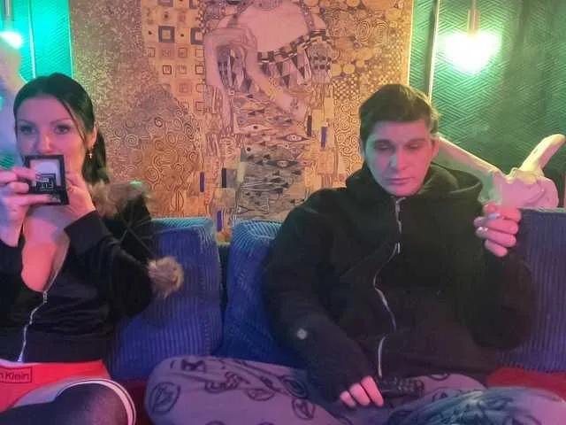 Coupleludique — manna= garcon aime discuter et ladynamit aime discuter et s'exhiber