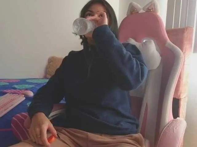 CrystalStarX — I'm excited by fulfilling different fetishes. I love spicy and exciting conversations, breaking out of my routine, and exploring my body.