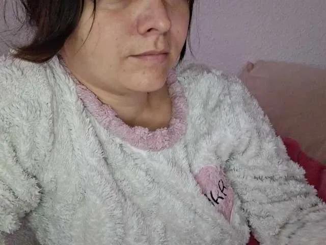 Offline CyndeeWinter on BongaCams