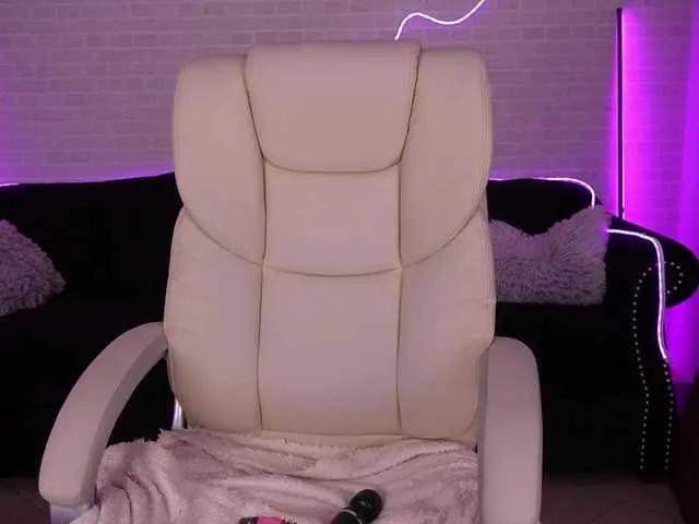Offline DaenerysDaen on BongaCams