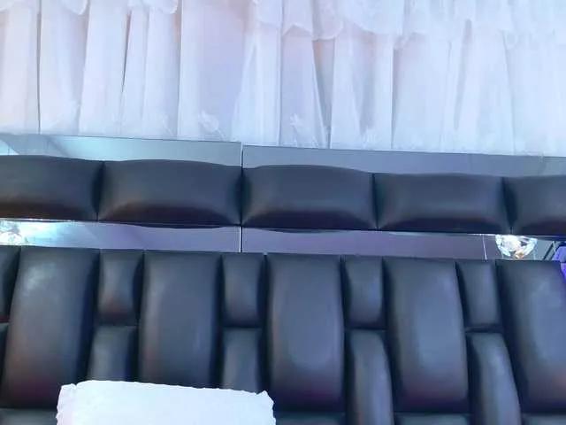 DahianaMoss — the kisses and caresses