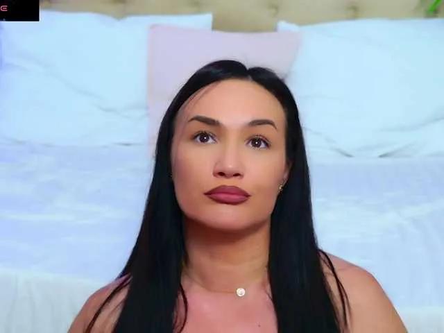 DaliyaArabian — I like relaxed people with a sense of humor. It will always be a turn on for me to see a man ready to do anything to make me laugh. Remember: If you can make a woman laugh, you can make her do everything