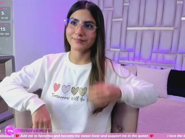 ElizHarper — I love rude and naughty guys who like to watch me touch myself and make me ask for more. Don't limit yourself honey, you'll turn my pussy on.