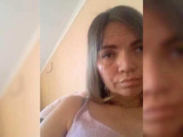 Ella-Pearlie on BongaCams 