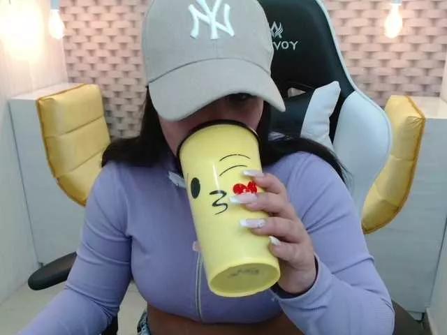 Offline emilyqueen3xx on BongaCams