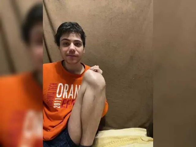 Emmalove13 on BongaCams 