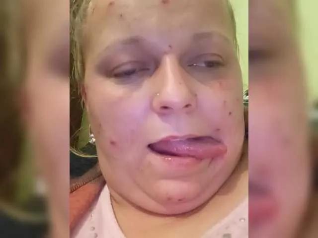 EmmaXlove — When a man takes control, whispers dirty words, and knows what he wants  I love confidence, attention, and passion.