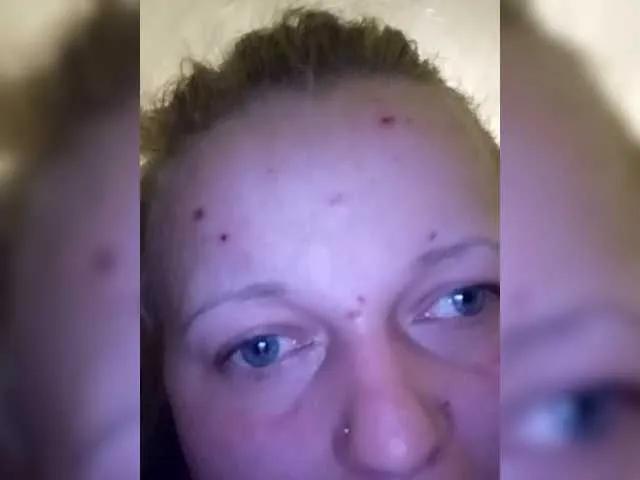 EmmaXlove — When a man takes control, whispers dirty words, and knows what he wants  I love confidence, attention, and passion.