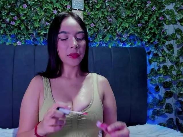 evelin-33 on BongaCams 