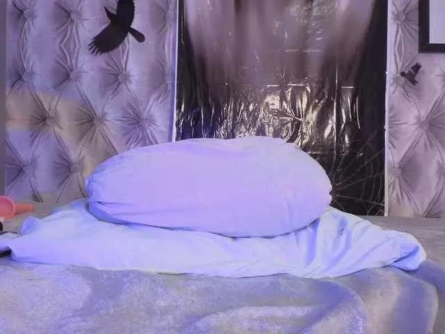 Gabytaylor — im so horny right now ! Come and fuck my big ass!.