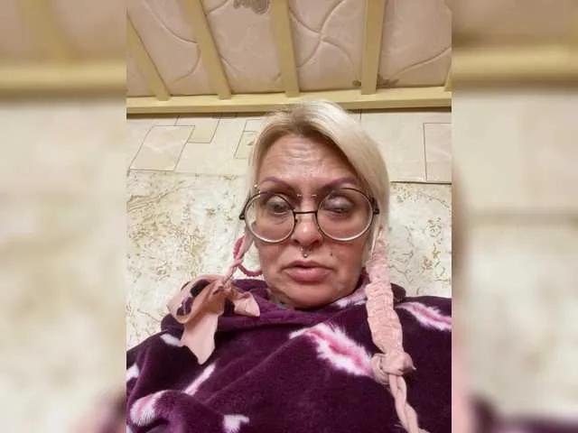 Offline GardenerofIllusions on BongaCams