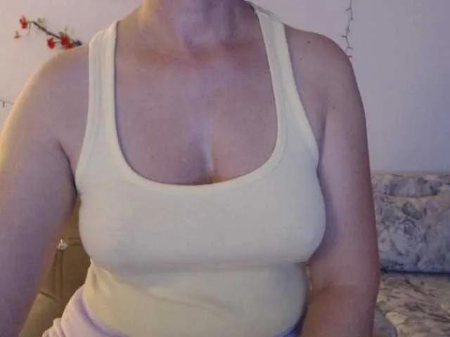 goodSnowQueen on BongaCams 