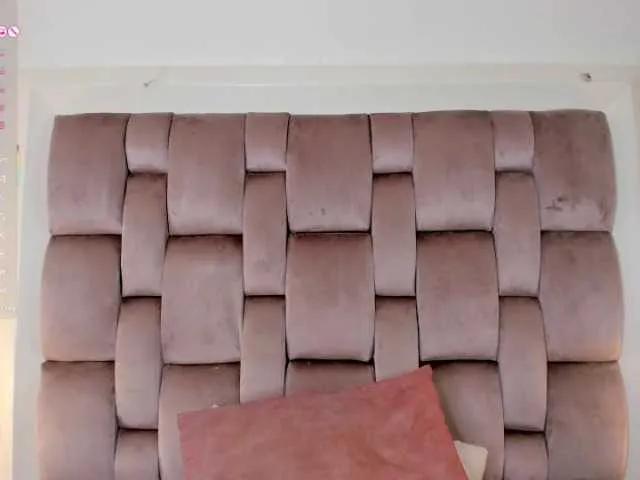 HarleyQueen666 — Uff to feel how my toy vibe with tips. How you see me while I masturbate myself.