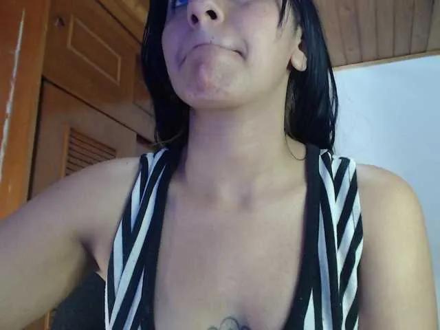 Offline hilari18 on BongaCams