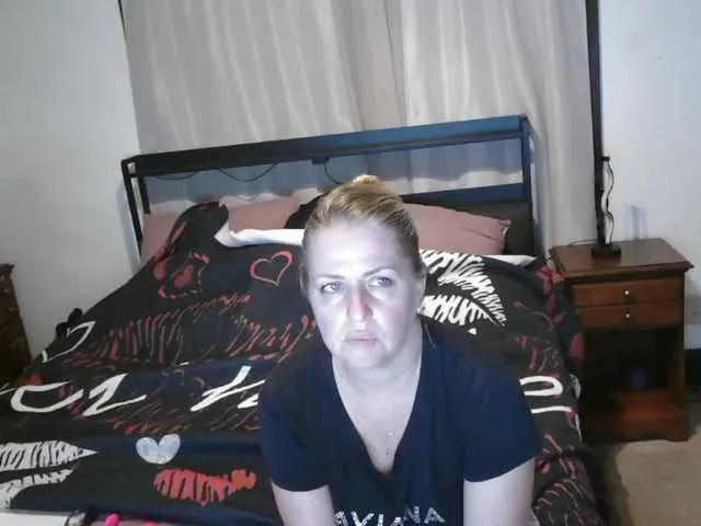 Offline Holliekate on BongaCams