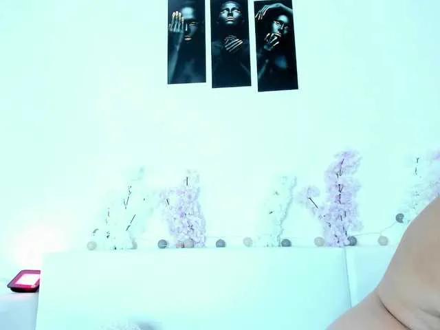 HoneyKissy — Sense of humour and a deep, very deep connection 