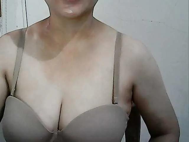 hotbabyasian — Being the queen of your heart