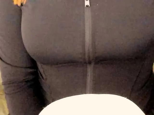 Freechat IceDanielles on BongaCams