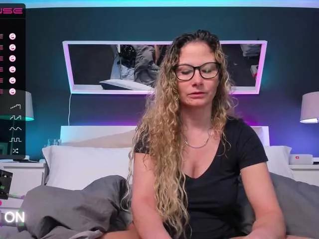 IzzyMendosa on BongaCams 