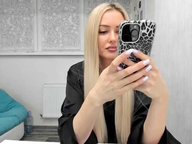 Offline JuciePussy on BongaCams