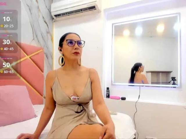 Avatar of julianaa-31