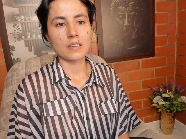 Offline katiae on BongaCams