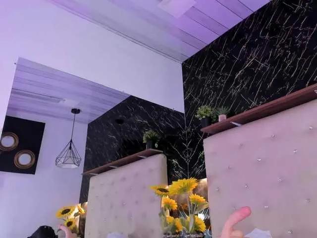 KendallWods — will be your submissive I will fulfill your orders 
I will have blowjobs with a lot of saliva for you
My ass and my tits will be your game