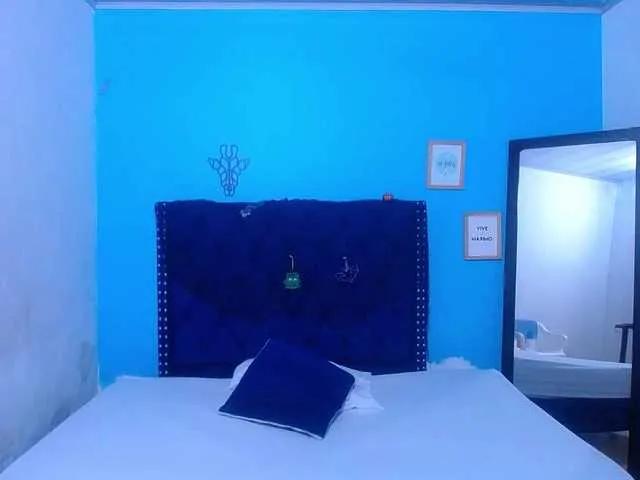 kinky-redhead18 — chupen los pezones