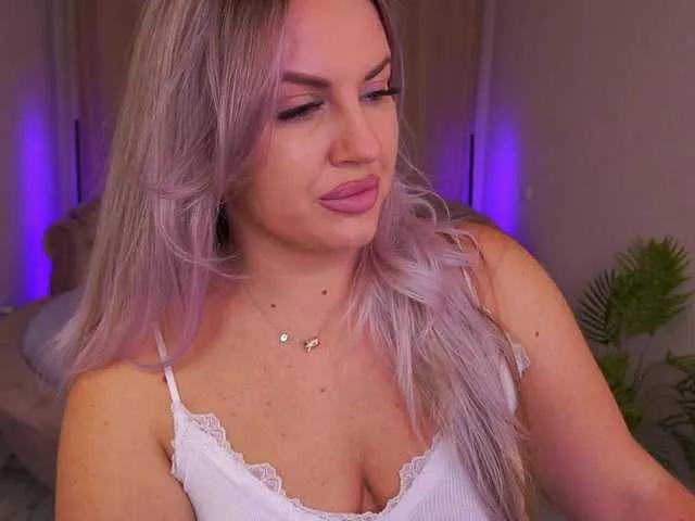 BongaCams KiraCandyS  is Freechat  KiraCandyS — Vibrations on my lash, fantasizing, private chat games.