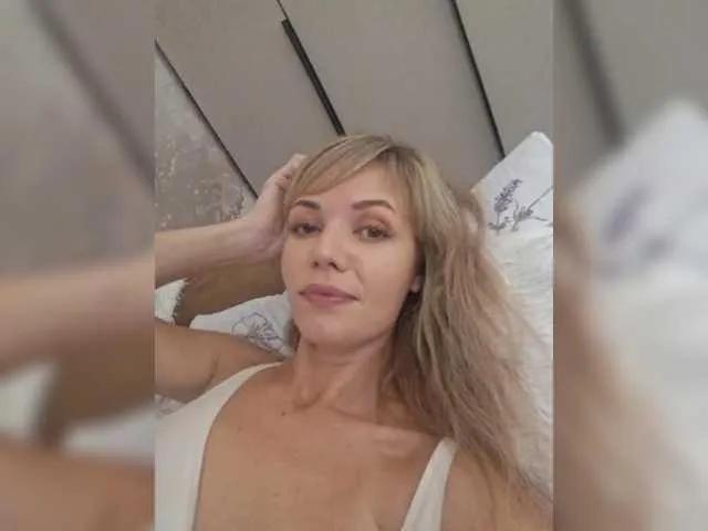 BongaCams Kissz  is Freechat  Kissz — I love massage, kisses, tenderness, fantasies and... dancing
I love to start