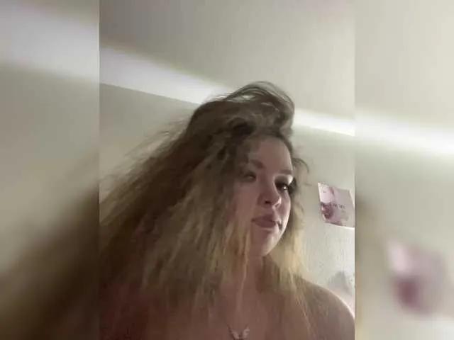 Offline LadyEmily on BongaCams