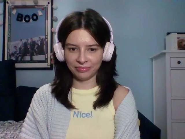 Larice — What turns me on the most is talking about sensual fantasies, kissing and licking, teasing, sexy lingerie, high heels, when you treat me like a princess