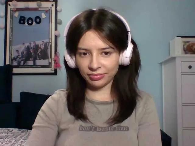 Larice — What turns me on the most is talking about sensual fantasies, kissing and licking, teasing, sexy lingerie, high heels, when you treat me like a princess