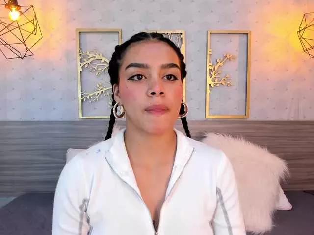 Freechat laurencamila1 on BongaCams