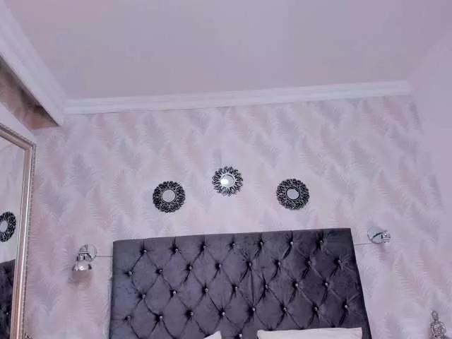 Offline LinsyAdams on BongaCams