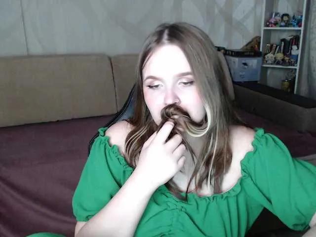 Lizzi-Peach on BongaCams 