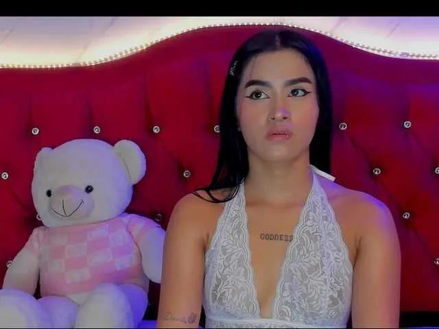 LizzyLaBelle —  Hombres seguros y respetuosos
 Juegos con mi Lush y vibraciones intensas
 Strip tease lento mientras me observas y me motivas
 Dirty talk y fantasas atrevidas
 Tippers generosos que saben recompensar un buen show