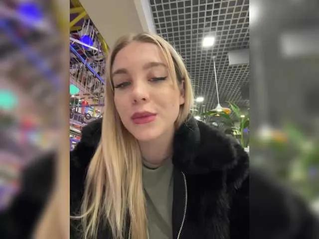 maksisisia — "I'm excited by emotion and passion. I appreciate moments when I can feel connected to a person.'