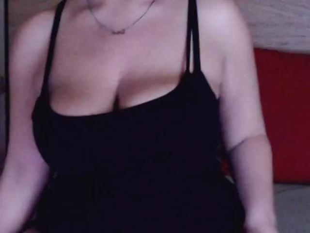 Offline MandyBlaire on BongaCams
