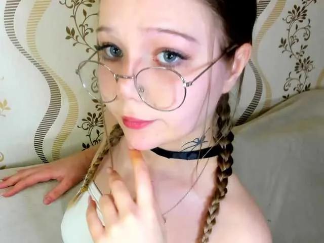 MelMooon on BongaCams 