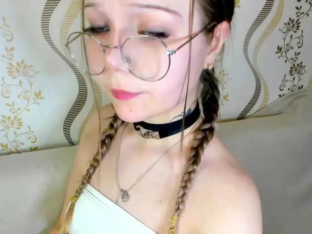 MelMooon on BongaCams 