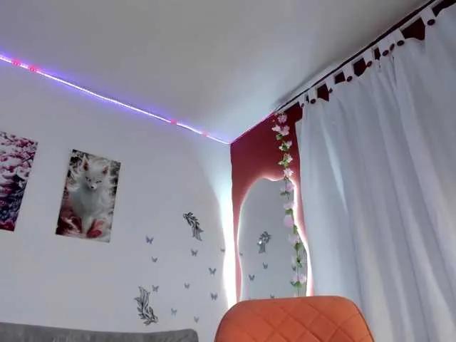 Offline melody-cute10 on BongaCams