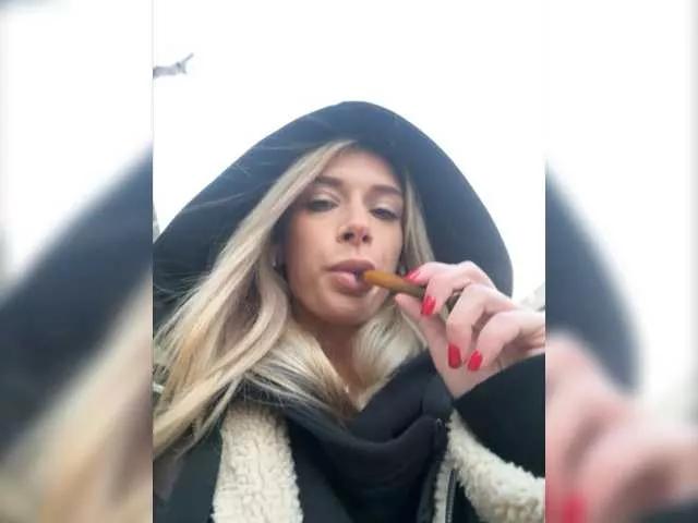 merrybaby on BongaCams 