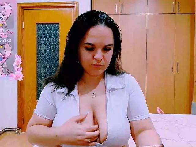 minnie-ella on BongaCams 